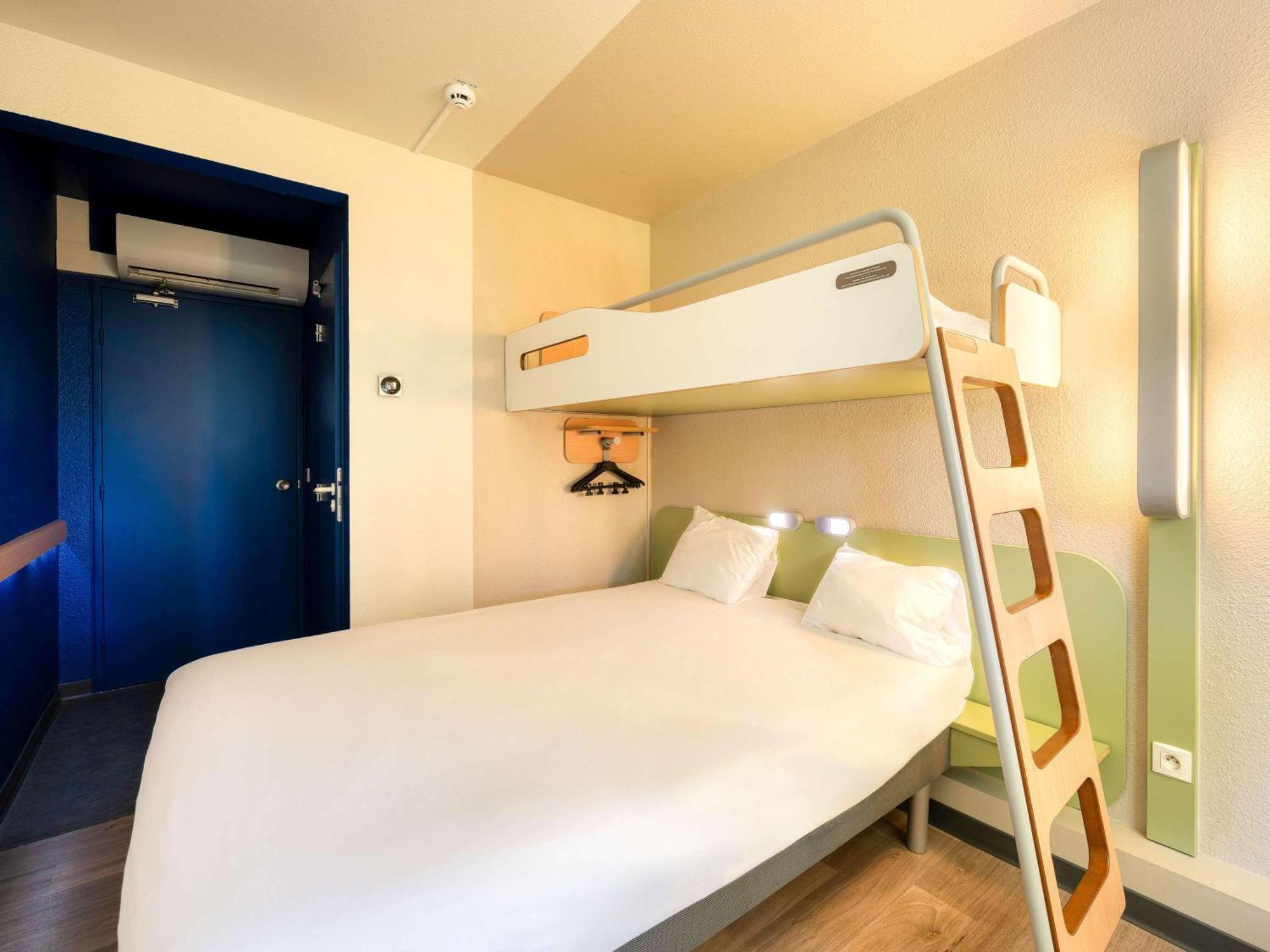 Ibis Budget Versailles - Trappes Ngoại thất bức ảnh