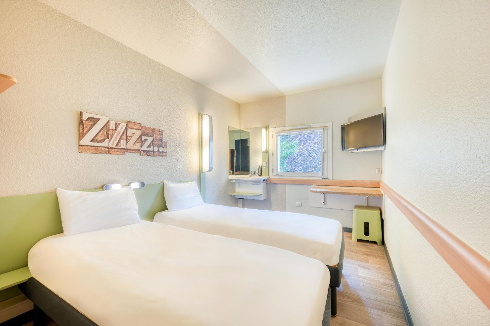 Ibis Budget Versailles - Trappes Ngoại thất bức ảnh